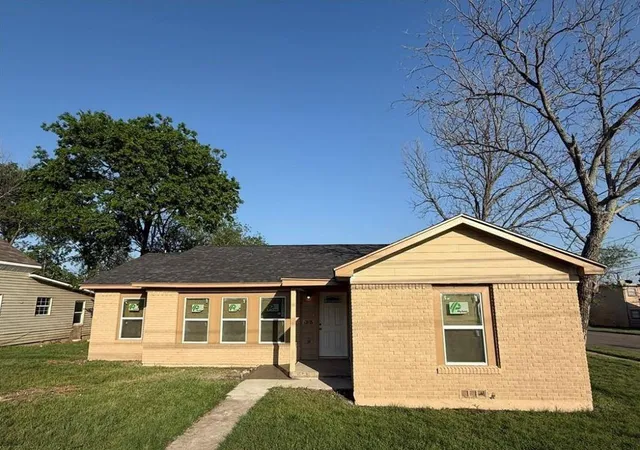 4th image of 1300 N 2Nd St, Killeen, TX 76541 | MLS# 5556684