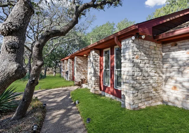 Photo 1 of Single family home for sale at 11006 Brodie Ln, Austin, TX 78748 | MLS# 2328874 | Listing updated on 2026-09-21