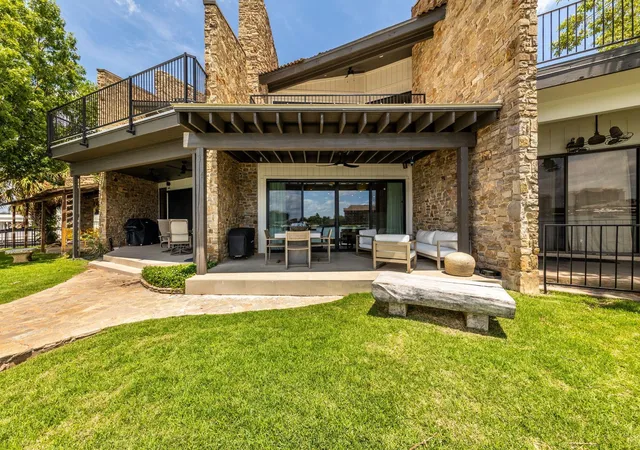 3rd image of 402 Island Dr #B, Horseshoe Bay, TX 78657 | MLS# 2714223
