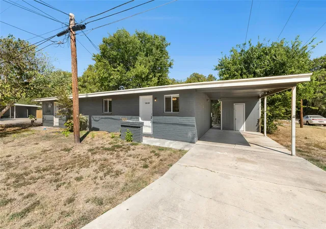 2nd image of 1011 Hackberry St #A&B, San Marcos, TX 78666 | MLS# 6769786