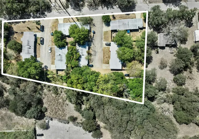 2nd image of 1011 Hackberry St, San Marcos, TX 78666