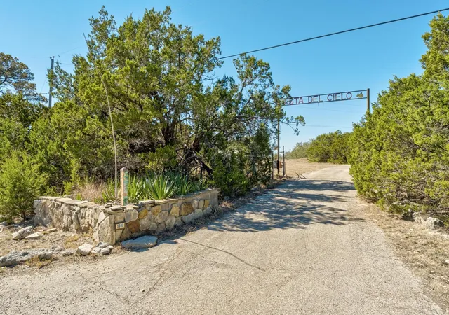 2nd image of 1802 Overland Stage Rd, Dripping Springs, TX 78620 | MLS# 4534101
