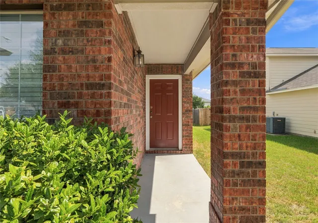 Photo 3 of Single family home for sale at 405 Bandara Woods Blvd, Elgin, TX 78621 | MLS# 2769263 | Listing updated on 2026-09-18