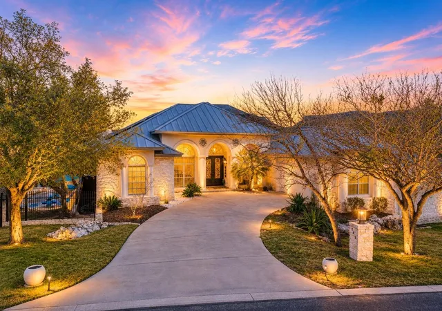 Homes for sale in Horseshoe Bay, TX | 303 Left Ln, Horseshoe Bay, TX 78657 | MLS# 7403768