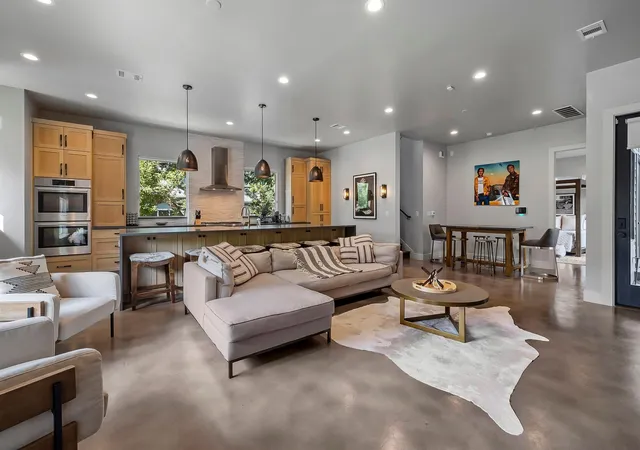 3rd image of 2414 Kinney Rd, Austin, TX 78704 | MLS# 9128014