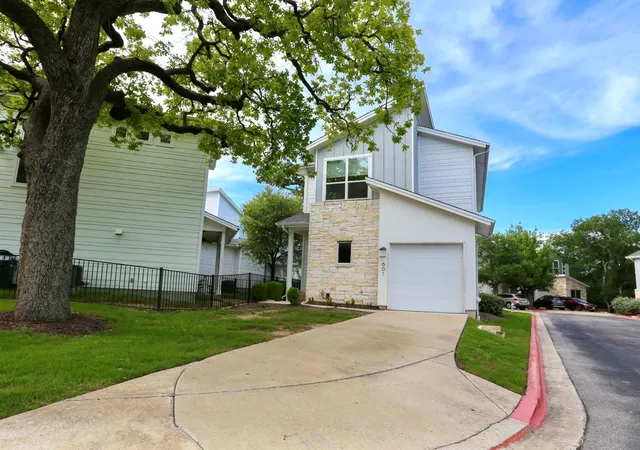 Listing Photo 4 - Condo for sale in building located at 3108 E 51St St, Austin, TX 78723 - Unit #601