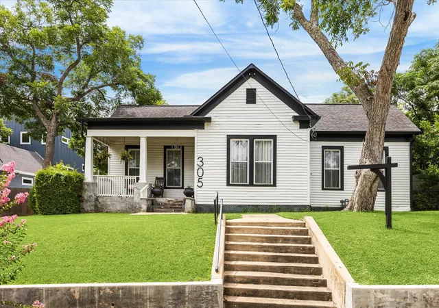 Homes for sale in Brenham, TX | 305 W Alamo St, Brenham, TX 77833 | MLS# 1572102