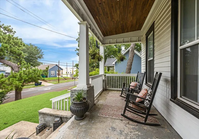 Homes for sale in Brenham, TX | 305 W Alamo St, Brenham, TX 77833 | MLS# 1572102