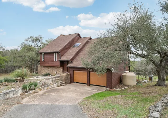 Photo 3 of Single family home for sale at 407 Pioneer Trl, San Marcos, TX 78666 | MLS# 4955669 | Listing updated on 2026-10-12