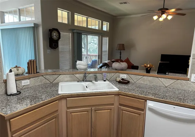 Listing Photo 5 - Condo for sale in building located at 20945 Waterside Dr, Lago Vista, TX 78645 - Unit #23