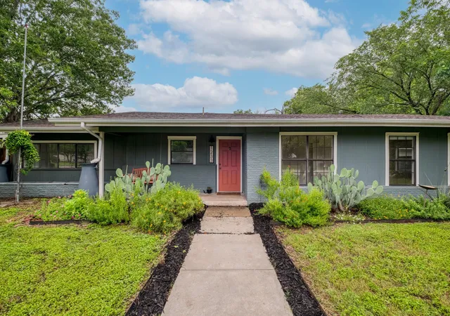 2nd image of 1233 Orange St, Lockhart, TX 78644 | MLS# 7856511
