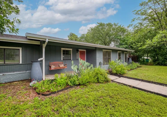 3rd image of 1233 Orange St, Lockhart, TX 78644 | MLS# 7856511