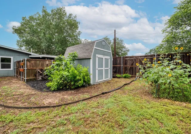31st image of 1233 Orange St, Lockhart, TX 78644 | MLS# 7856511