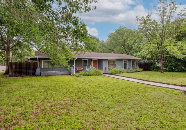 4th image of 1233 Orange St, Lockhart, TX 78644 | MLS# 7856511