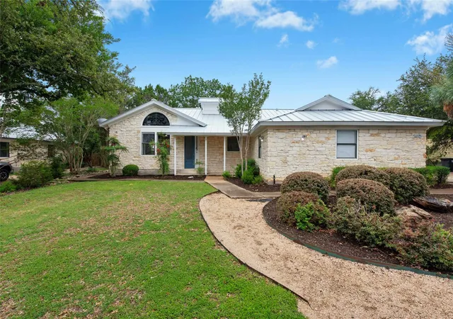 Photo 3 of Single family home for sale at 140 Donna Dr, Wimberley, TX 78676 | MLS# 9329654 | Listing updated on 2026-09-18