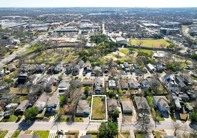 3rd image of 2707 Zaragosa St, Austin, TX 78702 | MLS# 9549255