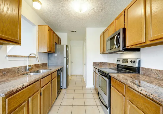 5th image of 6102 Parkwood Dr, Austin, TX 78735 | MLS# 3255639