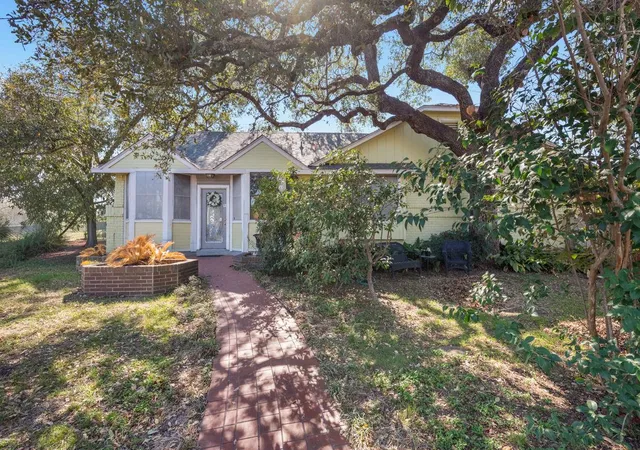 Photo 1 of Single family home for sale at 5726 Abilene Trl, Austin, TX 78749 | MLS# 9582632 | Listing updated on 2026-04-28