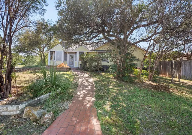 Photo 3 of Single family home for sale at 5726 Abilene Trl, Austin, TX 78749 | MLS# 9582632 | Listing updated on 2026-04-28