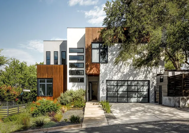 Photo 1 of Single family home for sale at 2200 De Verne St, Austin, TX 78704 | MLS# 2952805 | Listing updated on 2026-08-18