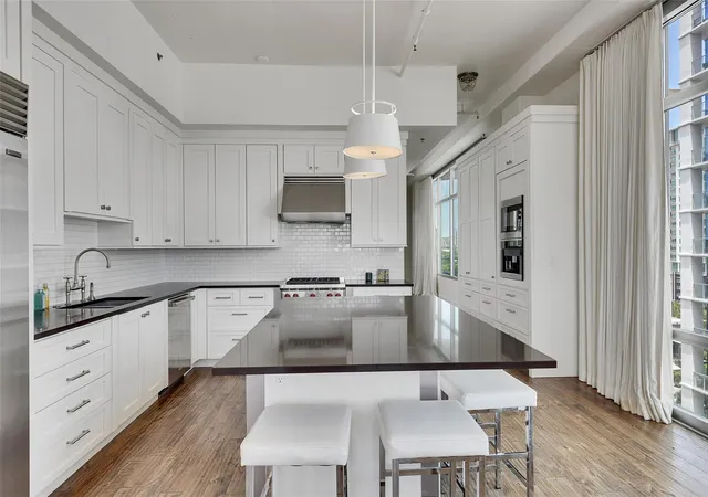 4th image of 800 W 5Th St #1008, Austin, TX 78703 | MLS# 4590791