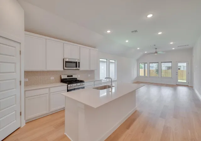 Photo 4 of Single family home for sale at 102 Malibu, Hutto, TX 78634 | MLS# 5807794 | Listing updated on 2026-10-07