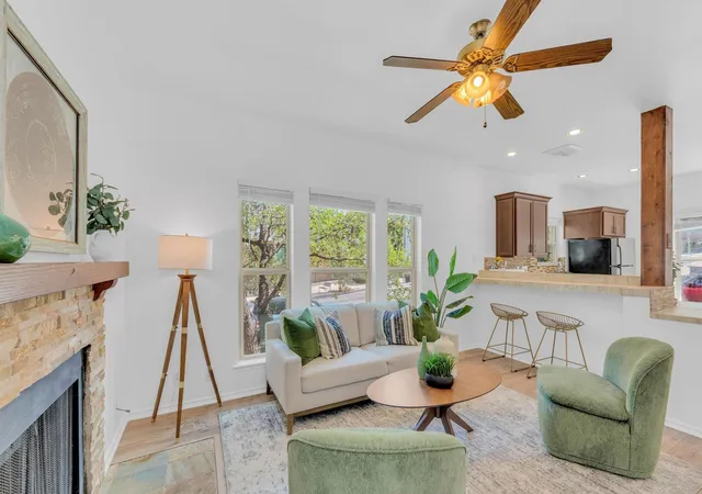 2nd image of 2414 Longview St #101, Austin, TX 78705 | MLS# 8645857