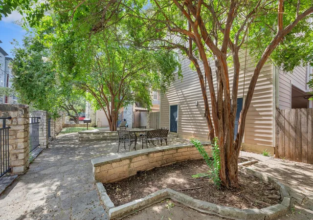 2nd image of 2414 Longview St, Austin, TX 78705