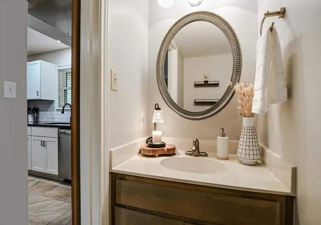 Listing Photo 5 - Condo for sale in building located at 9226 Jollyville Rd, Austin, TX 78759 - Unit #122