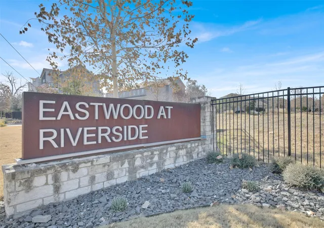 Listing Photo 2 - Condo for sale in building located at 2308 Montague St, Austin, TX 78741 - Unit #