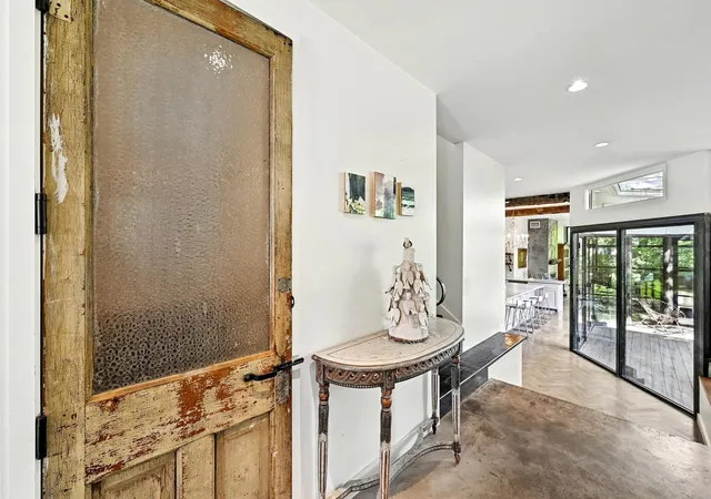 Photo 4 of Single family home for sale at 1700 S 6th Street, Austin, TX 78704 | MLS# 4100050 | Listing updated on 2026-09-18