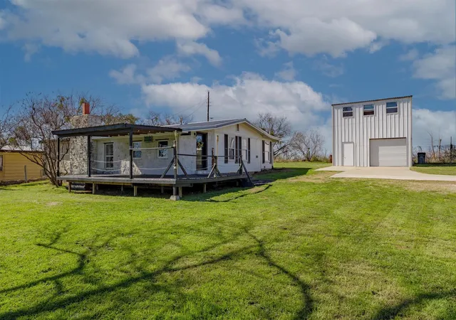 Photo 1 of Single family home for sale at 110 Lakewood Dr, Burnet, TX 78611 | MLS# 5294064 | Listing updated on 2026-09-12