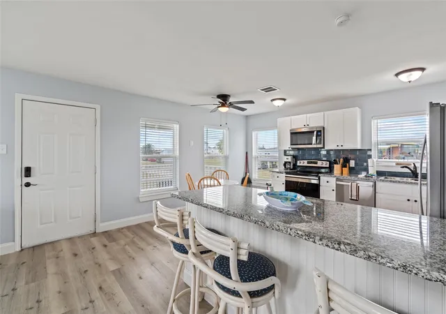 4th image of 3929 4Th St, Galveston, TX 77554 | MLS# 1062747