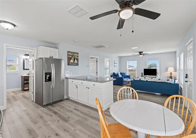 5th image of 3929 4Th St, Galveston, TX 77554 | MLS# 1062747