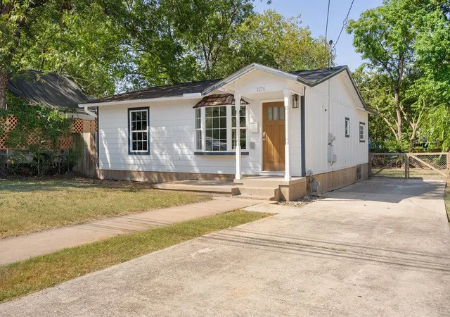 2nd image of 1176 Graham St, Austin, TX 78702 | MLS# 4451210