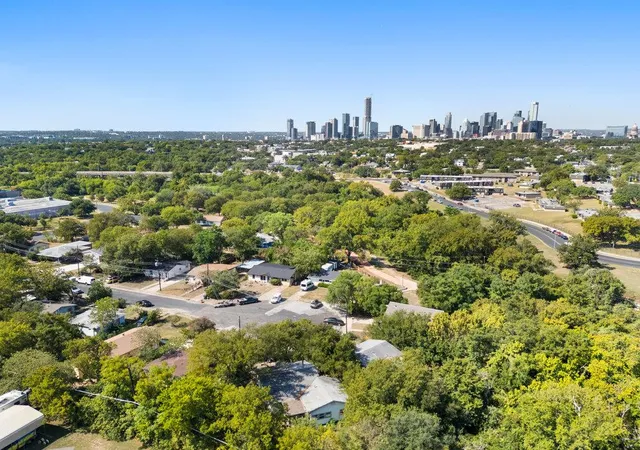3rd image of 1176 Graham St, Austin, TX 78702 | MLS# 4451210