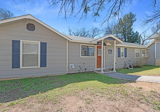 Photo 3 of Single family home for sale at 318 Clear Crk Dr, Burnet, TX 78611 | MLS# 2589415 | Listing updated on 2026-08-27