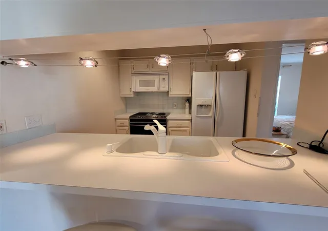 4th image of 2410 Enfield Rd, Austin, TX 78703