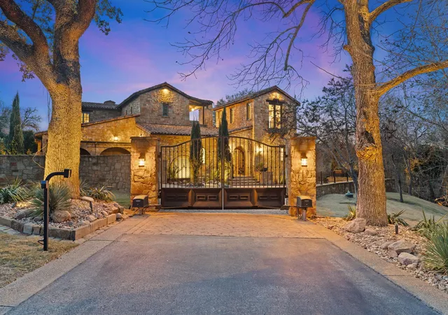 1st image of 119 Plaza Escondido, Horseshoe Bay, TX 78657 | MLS# 5549418