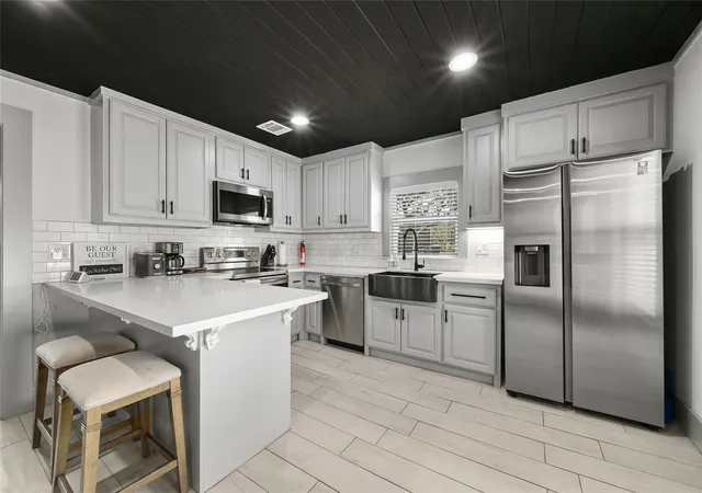 Photo 3 of Single family home for sale at 2903 Oak Ridge Dr, Spicewood, TX 78669 | MLS# 7859261 | Listing updated on 2026-06-10