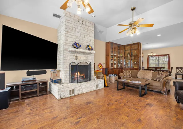 Photo 2 of Single family home for sale at 75 County Rd 129, Taylor, TX 76574 | MLS# 3795982 | Listing updated on 2026-09-01