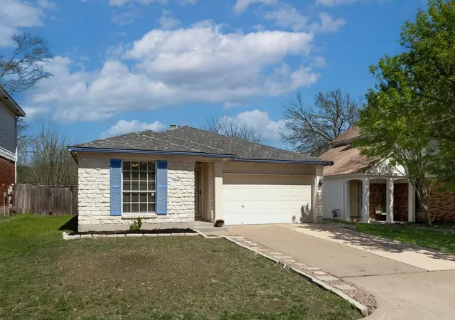 Photo 3 of Sale Pending at 808 Minturn Ln, Austin, TX 78748 | MLS# 9380663 | Listing updated on 2026-09-06