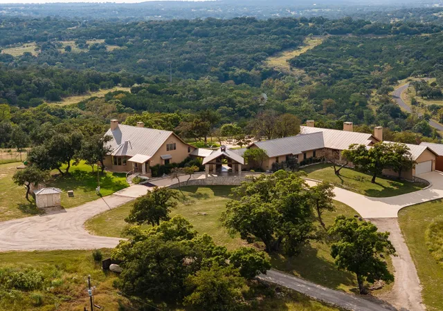Photo 3 of Sale Pending at 994 Upper Turtle Crk Rd, Kerrville, TX 78028 | MLS# 8127117 | Listing updated on 2026-09-30
