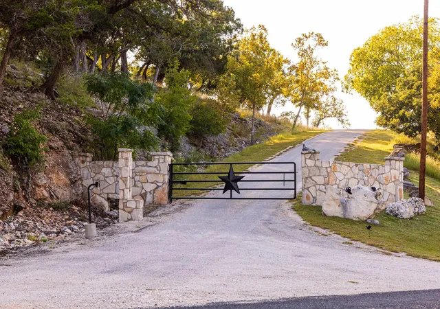 Photo 3 of Sale Pending at 994 Upper Turtle Crk Rd, Kerrville, TX 78028 | MLS# 8127117 | Listing updated on 2026-09-30