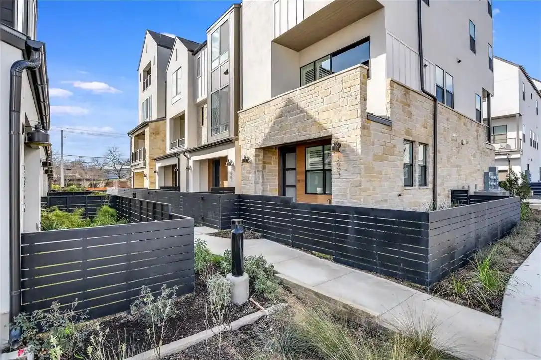 Listing Photo 1 - Condo for sale in 3905 Vantage Dr located at 3905 Vantage Dr, Austin, TX 78731 - Unit 3905 Vantage Dr