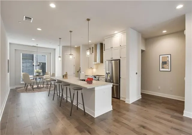 Listing Photo 4 - Condo for sale in building located at 3905 Vantage Dr, Austin, TX 78731