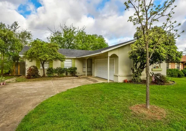 1st image of 8208 Stillwood Ln, Austin, TX 78757 | MLS# 4341119