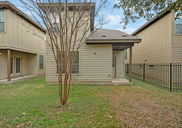 3rd image of 2101 Rivers Edge Wy, Austin, TX 78741
