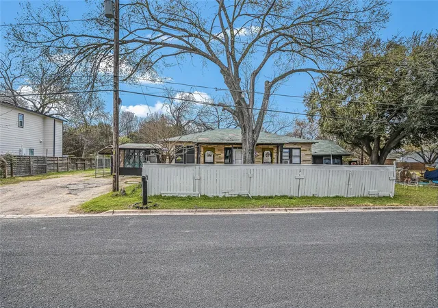 1st image of 5405 Prock Ln, Austin, TX 78721 | MLS# 5557121