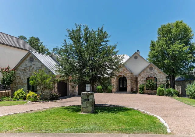 Photo 2 of Single family home for sale at 3012 Driftwood Ln, Horseshoe Bay, TX 78657 | MLS# 5884679 | Listing updated on 2026-10-04